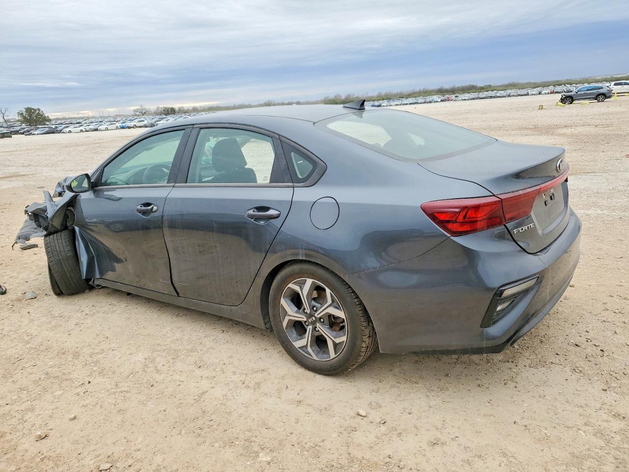2021 KIA FORTE FE photo 2