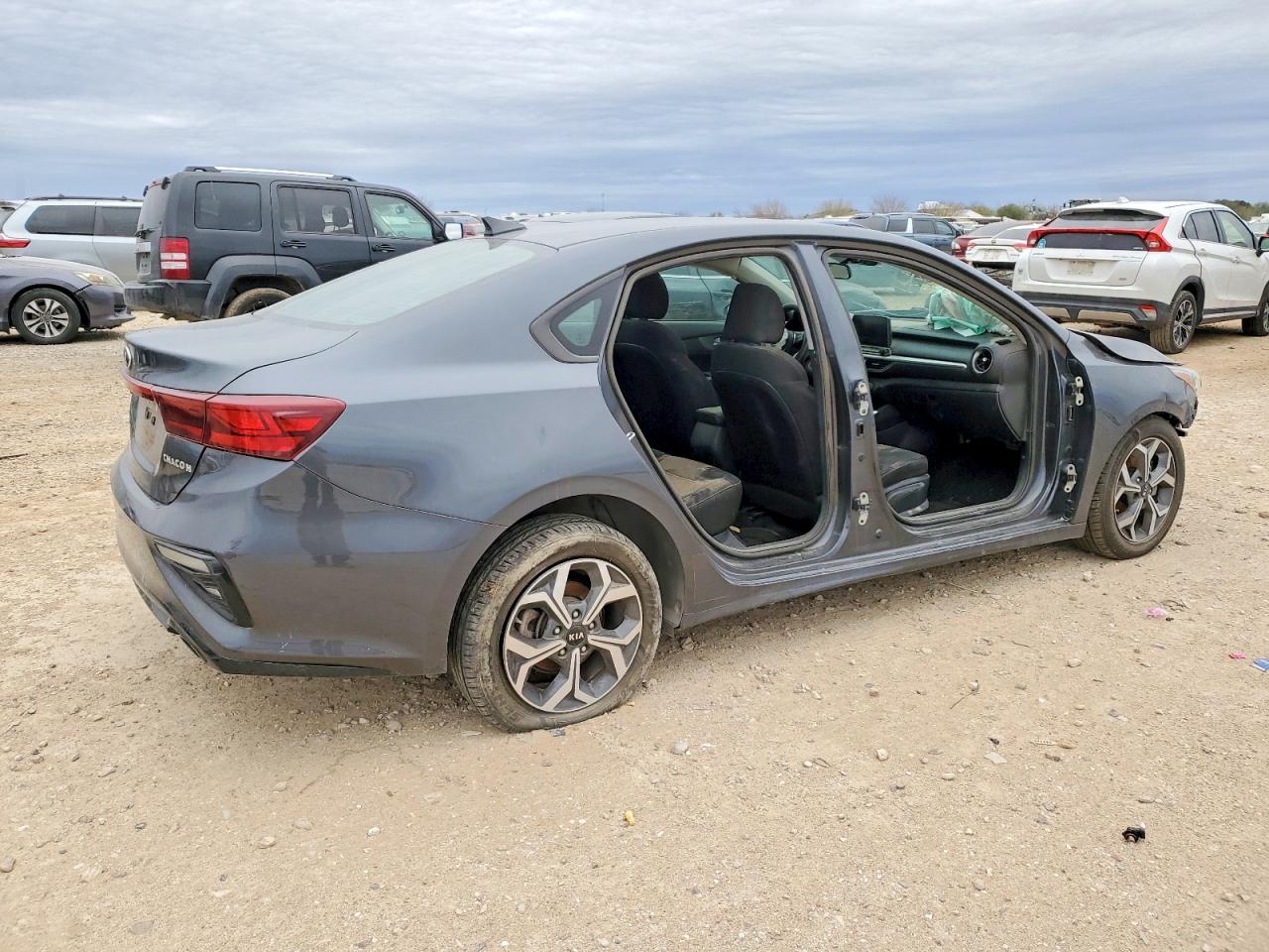 2021 KIA FORTE FE photo 3