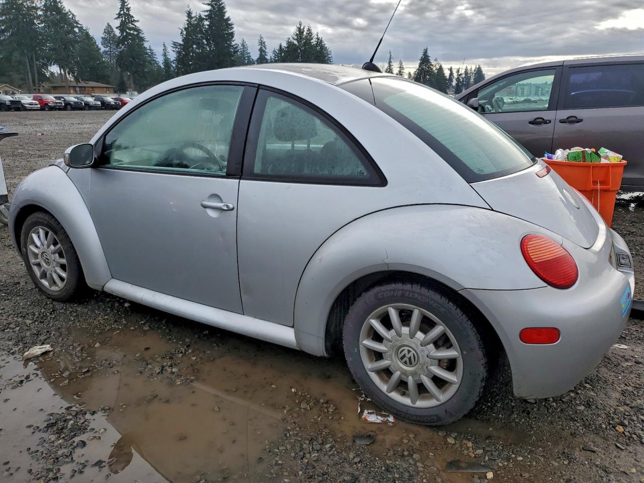 2005 VOLKSWAGEN NEW BEETLE GLS photo 2