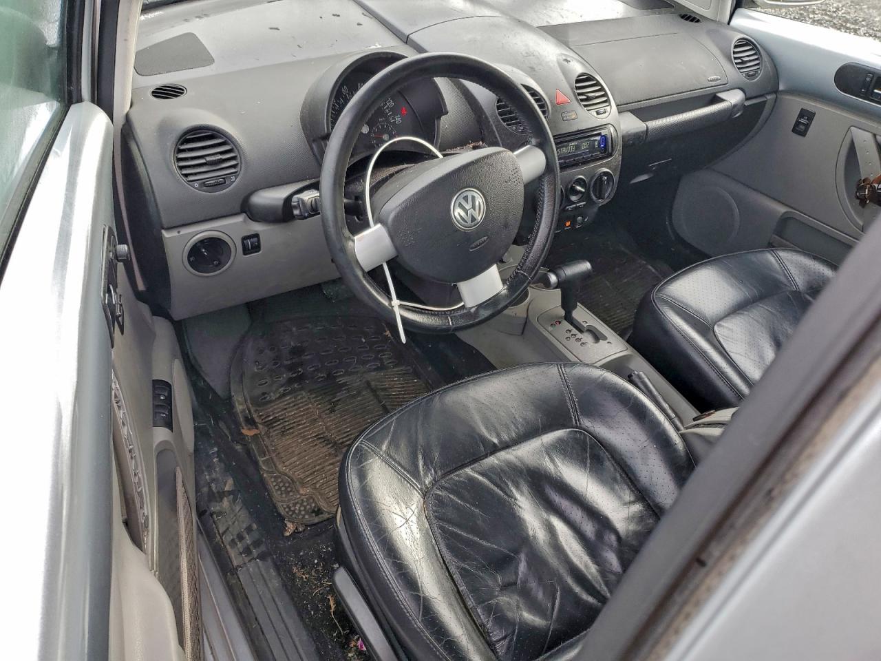 2005 VOLKSWAGEN NEW BEETLE GLS photo 8
