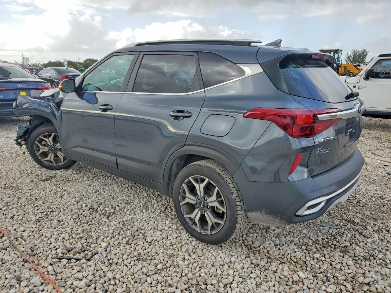 2021 KIA SELTOS EX photo 2