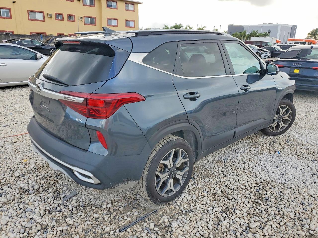 2021 KIA SELTOS EX photo 3