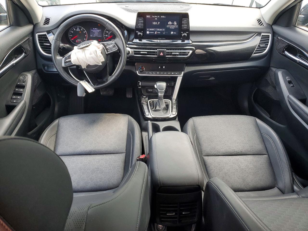 2021 KIA SELTOS EX photo 8