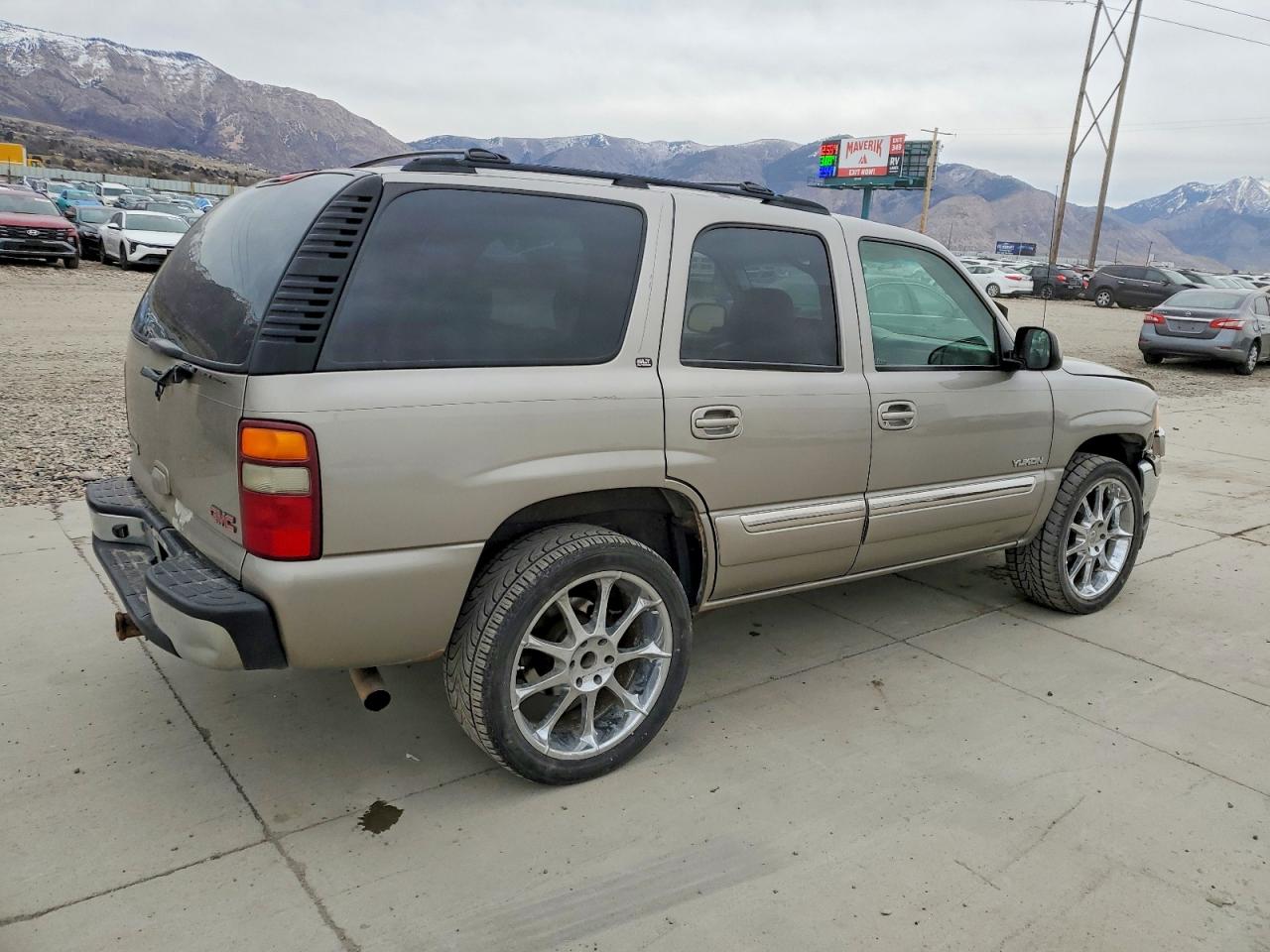 2002 GMC YUKON photo 7