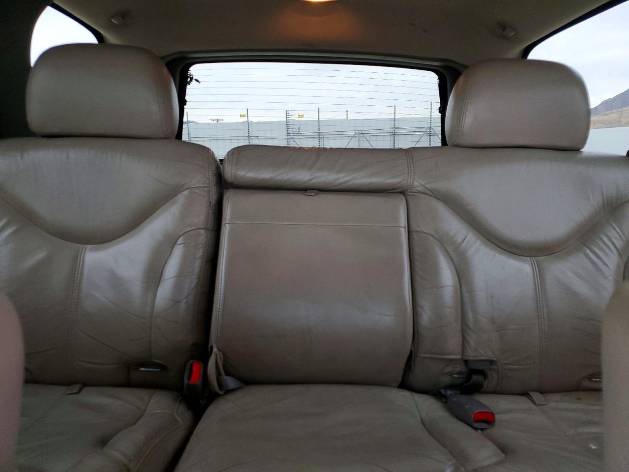 2002 GMC YUKON photo 28