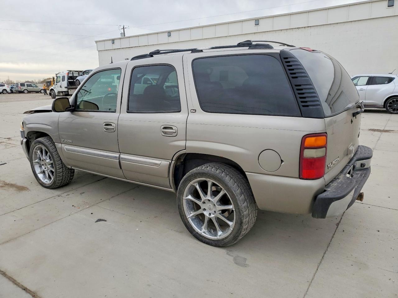 2002 GMC YUKON photo 4