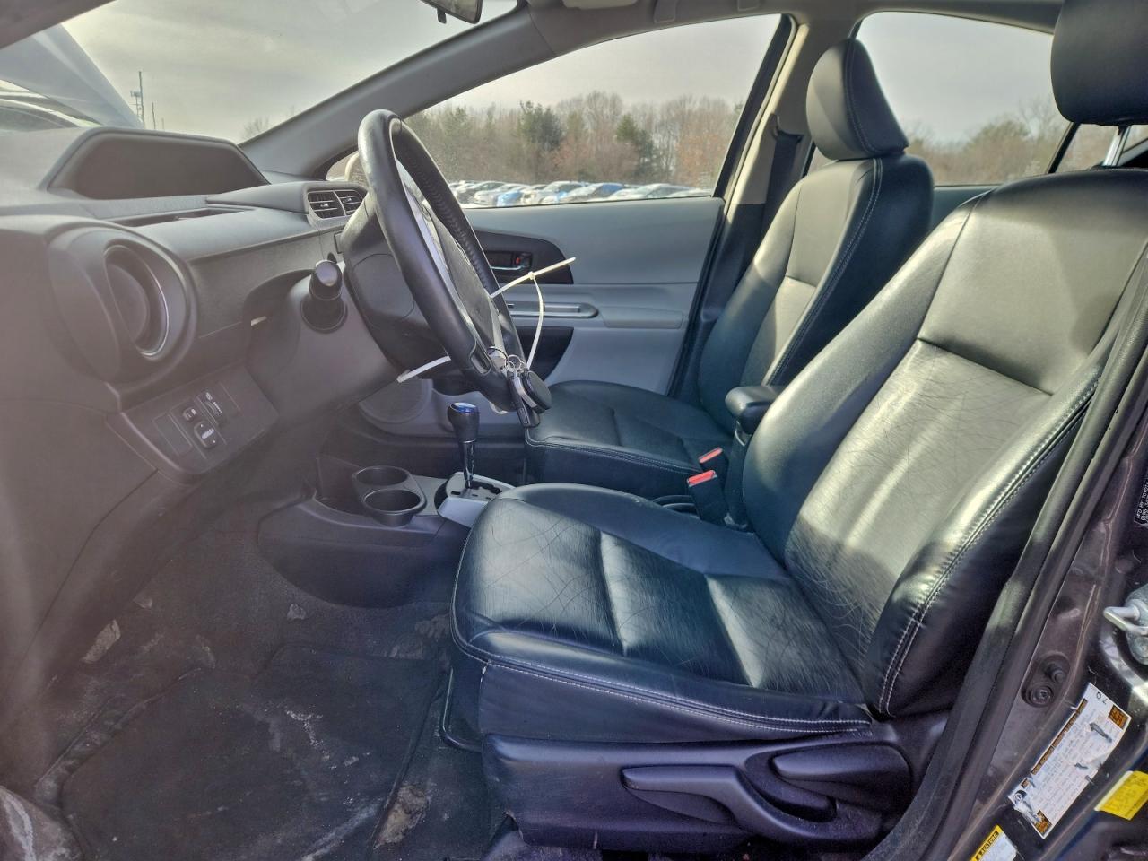 2013 TOYOTA PRIUS C photo 7