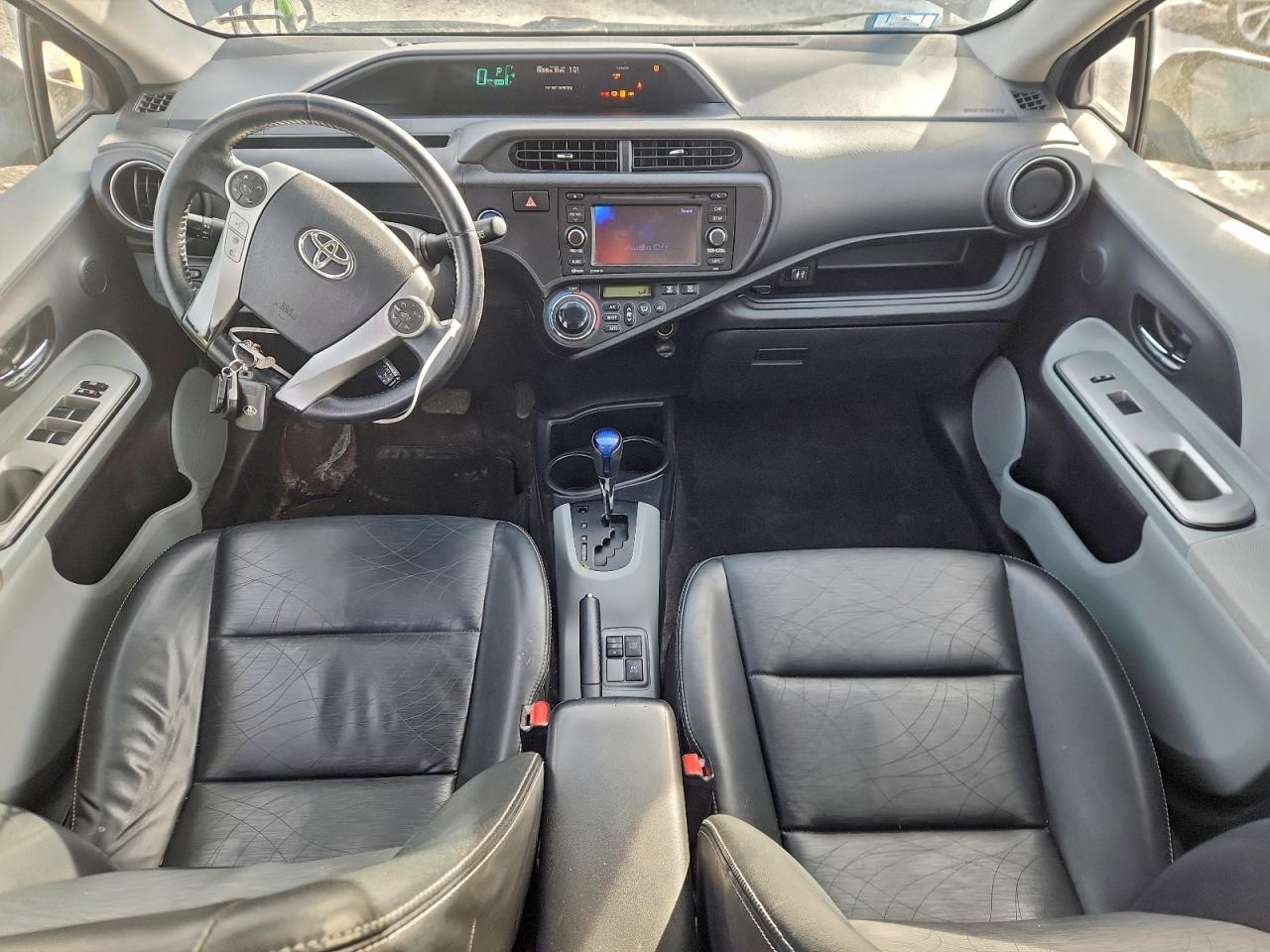 2013 TOYOTA PRIUS C photo 8