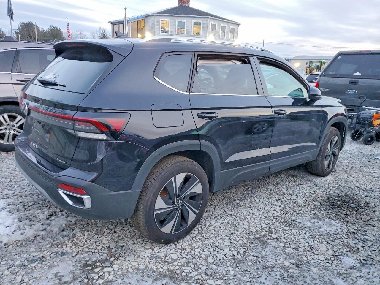 2025 VOLKSWAGEN TAOS SE photo 3