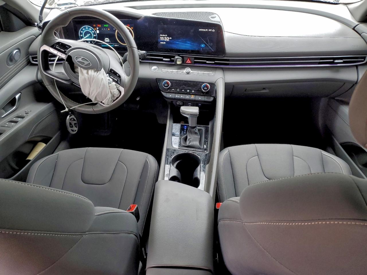 2024 HYUNDAI ELANTRA SEL photo 8