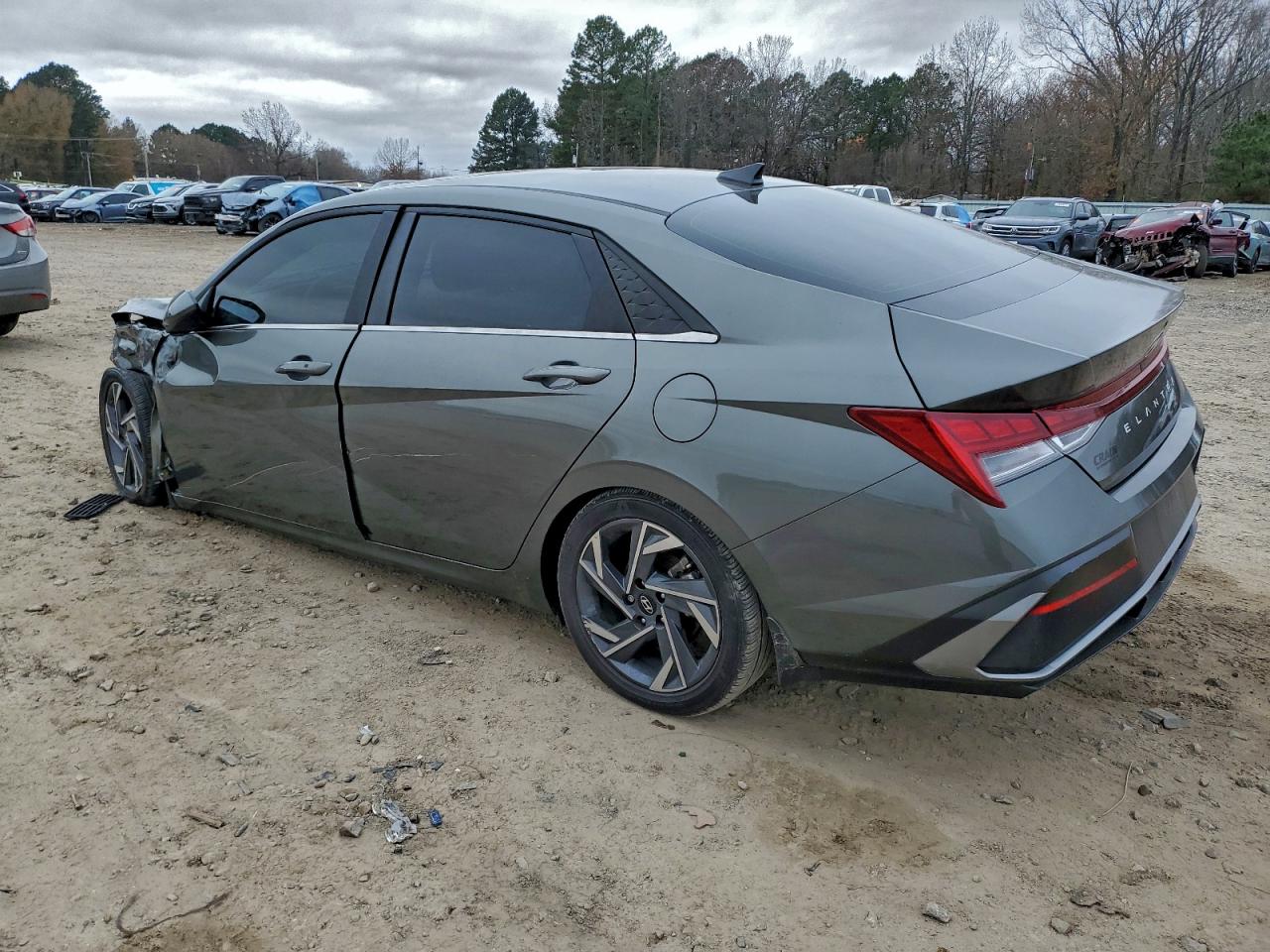 2024 HYUNDAI ELANTRA SEL photo 2