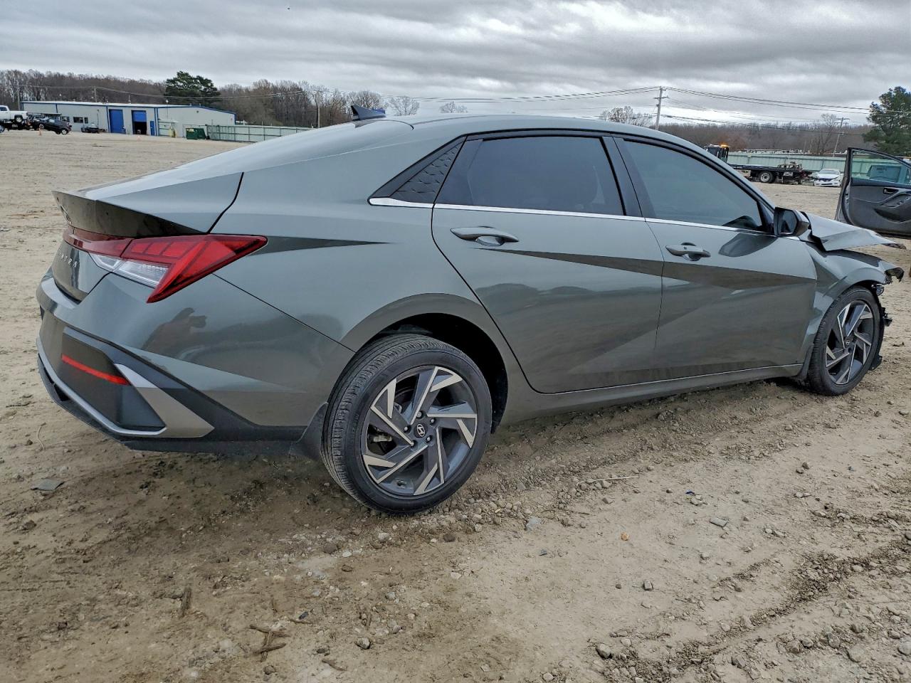 2024 HYUNDAI ELANTRA SEL photo 3