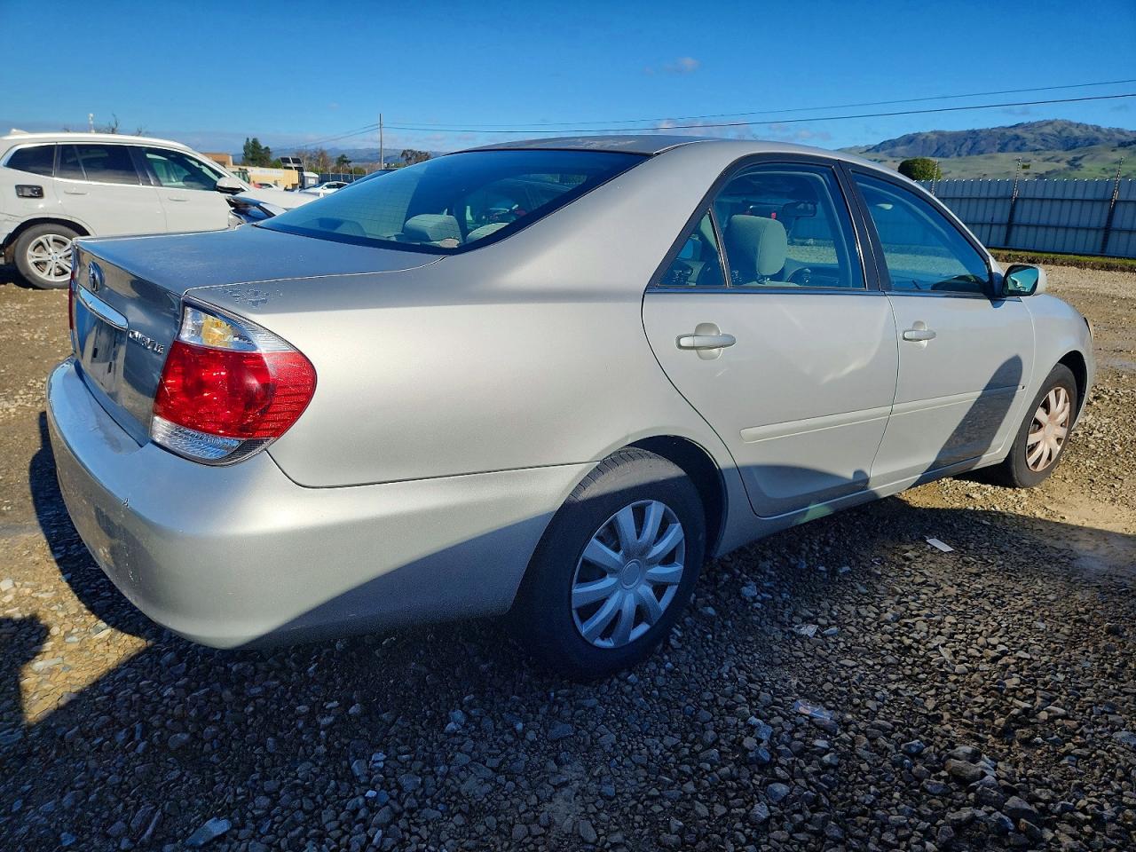 2006 TOYOTA CAMRY LE photo 3
