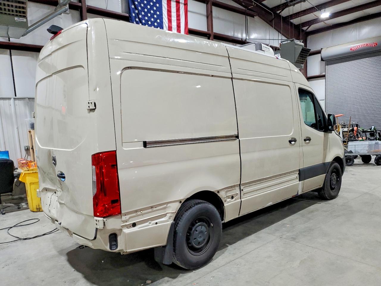 2024 MERCEDES BENZ SPRINTER REFRIGERATED DELIVERYVAN photo 3