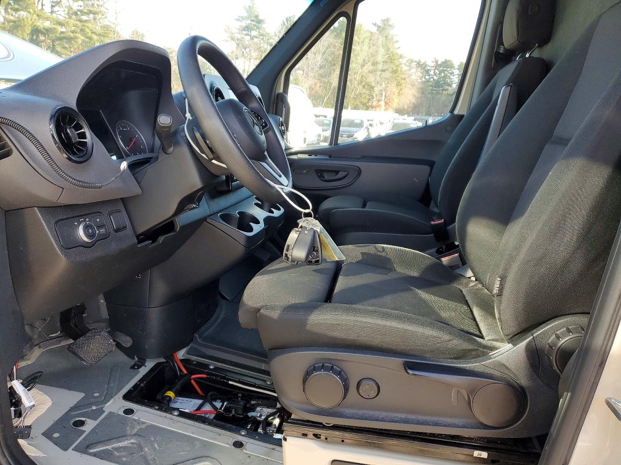 2024 MERCEDES BENZ SPRINTER REFRIGERATED DELIVERYVAN photo 7