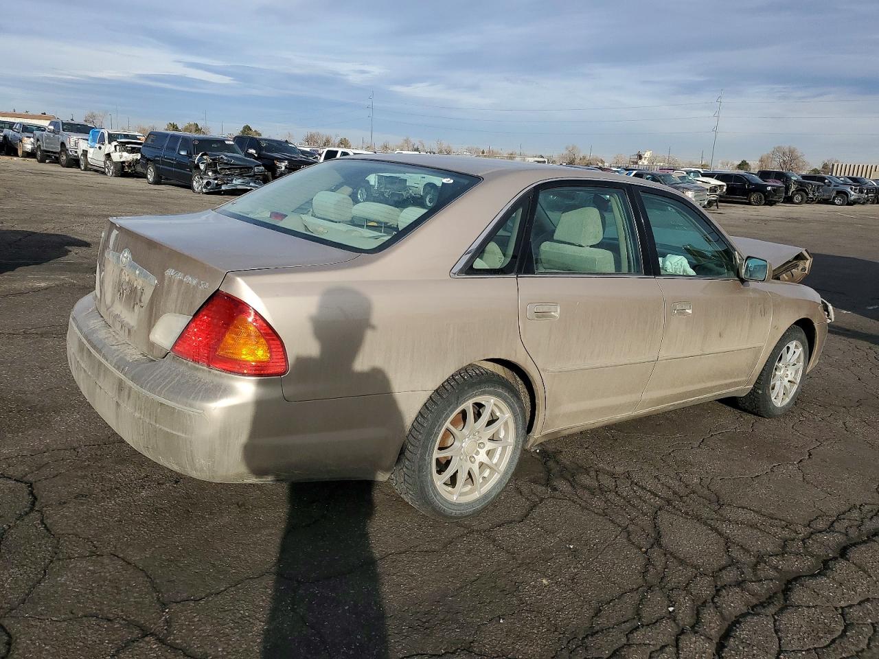 2001 TOYOTA AVALON XL photo 3