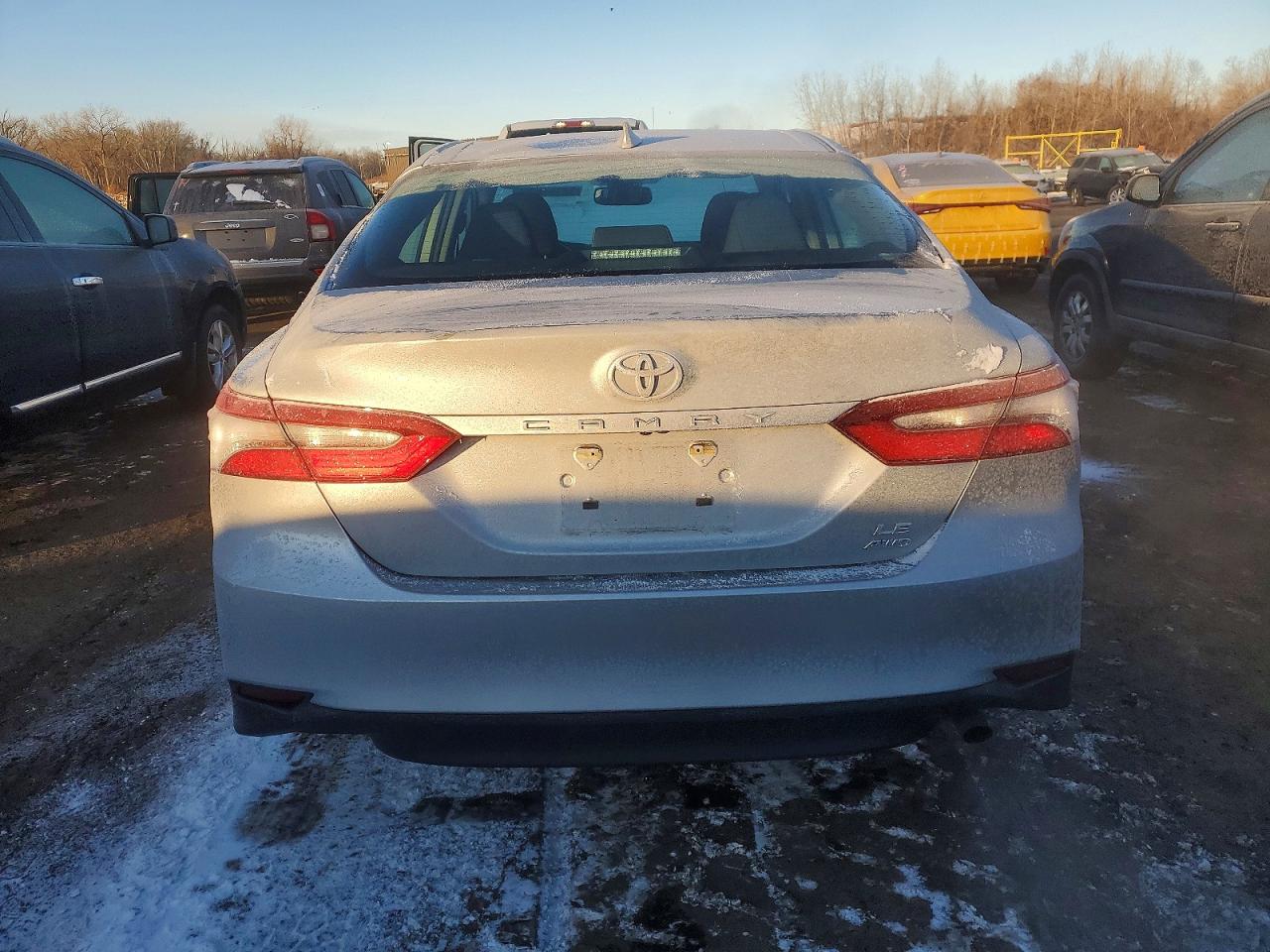 2022 TOYOTA CAMRY LE photo 6