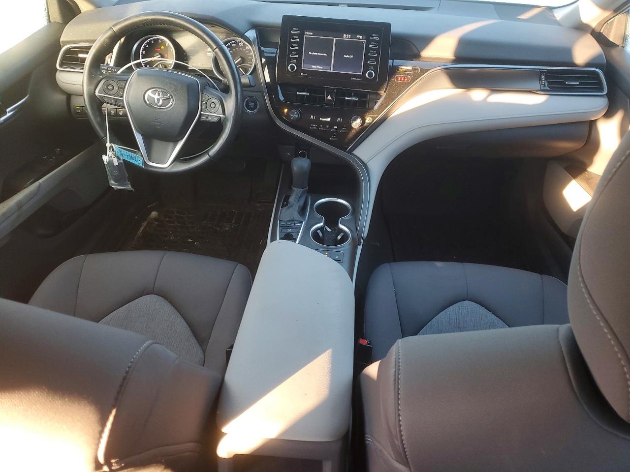 2022 TOYOTA CAMRY LE photo 8