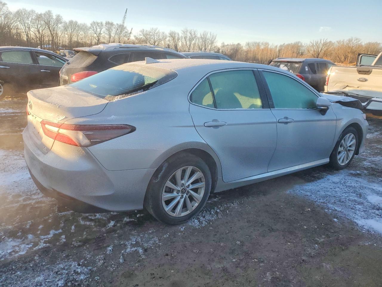 2022 TOYOTA CAMRY LE photo 3