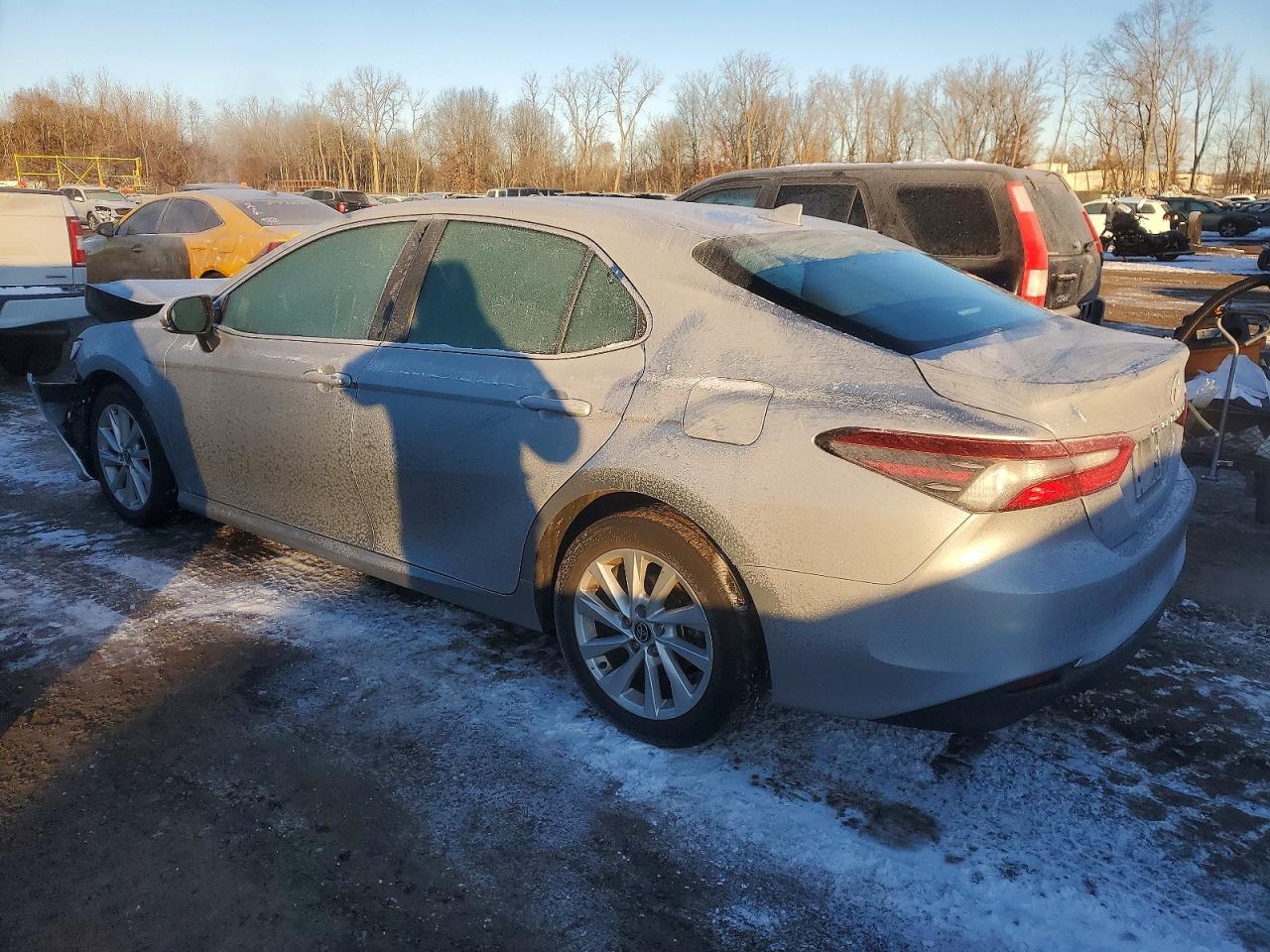 2022 TOYOTA CAMRY LE photo 2