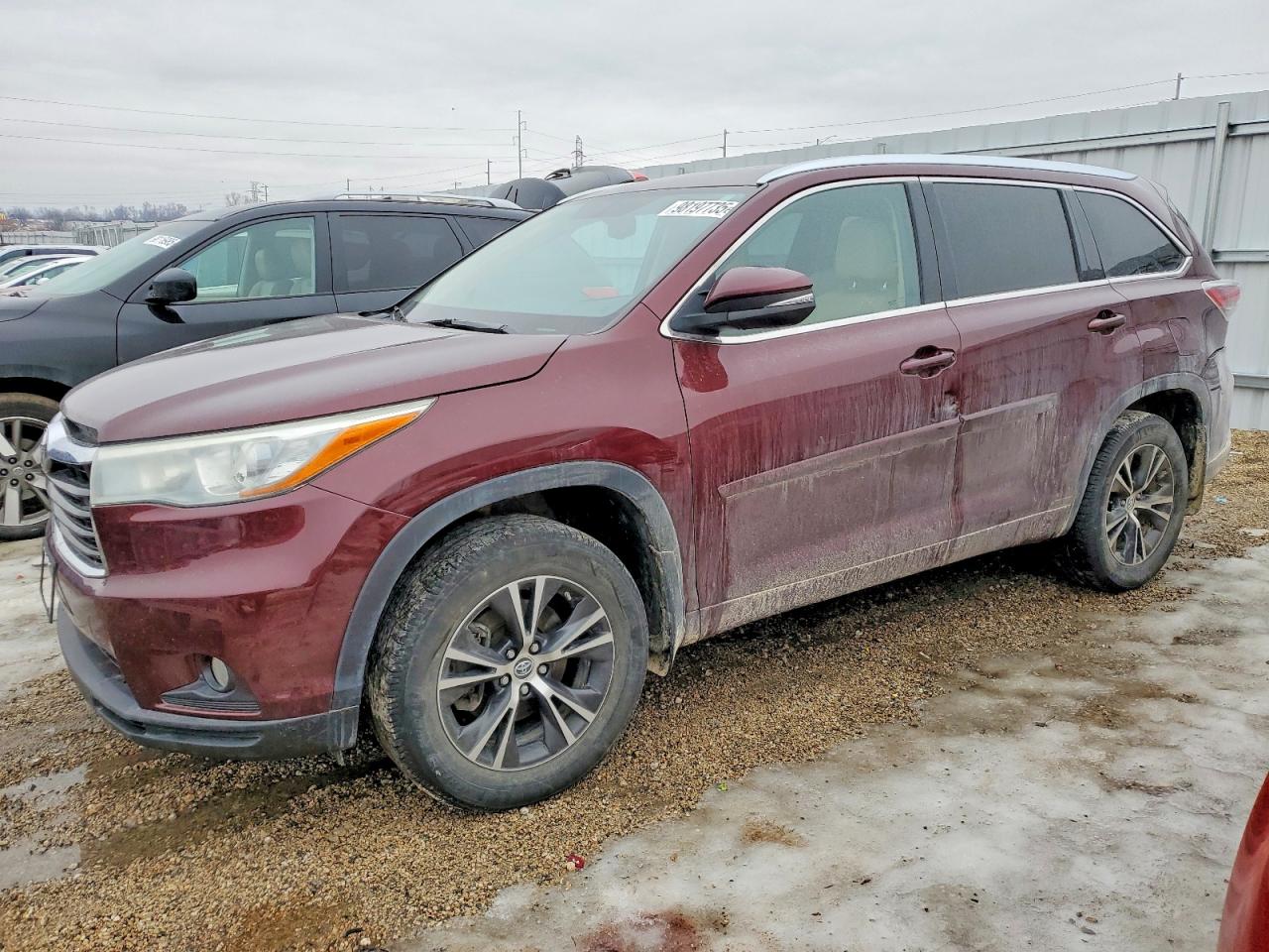 2016 TOYOTA HIGHLANDER