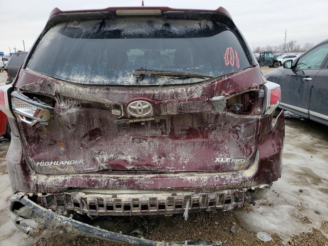 2016 TOYOTA HIGHLANDER XLE photo 6
