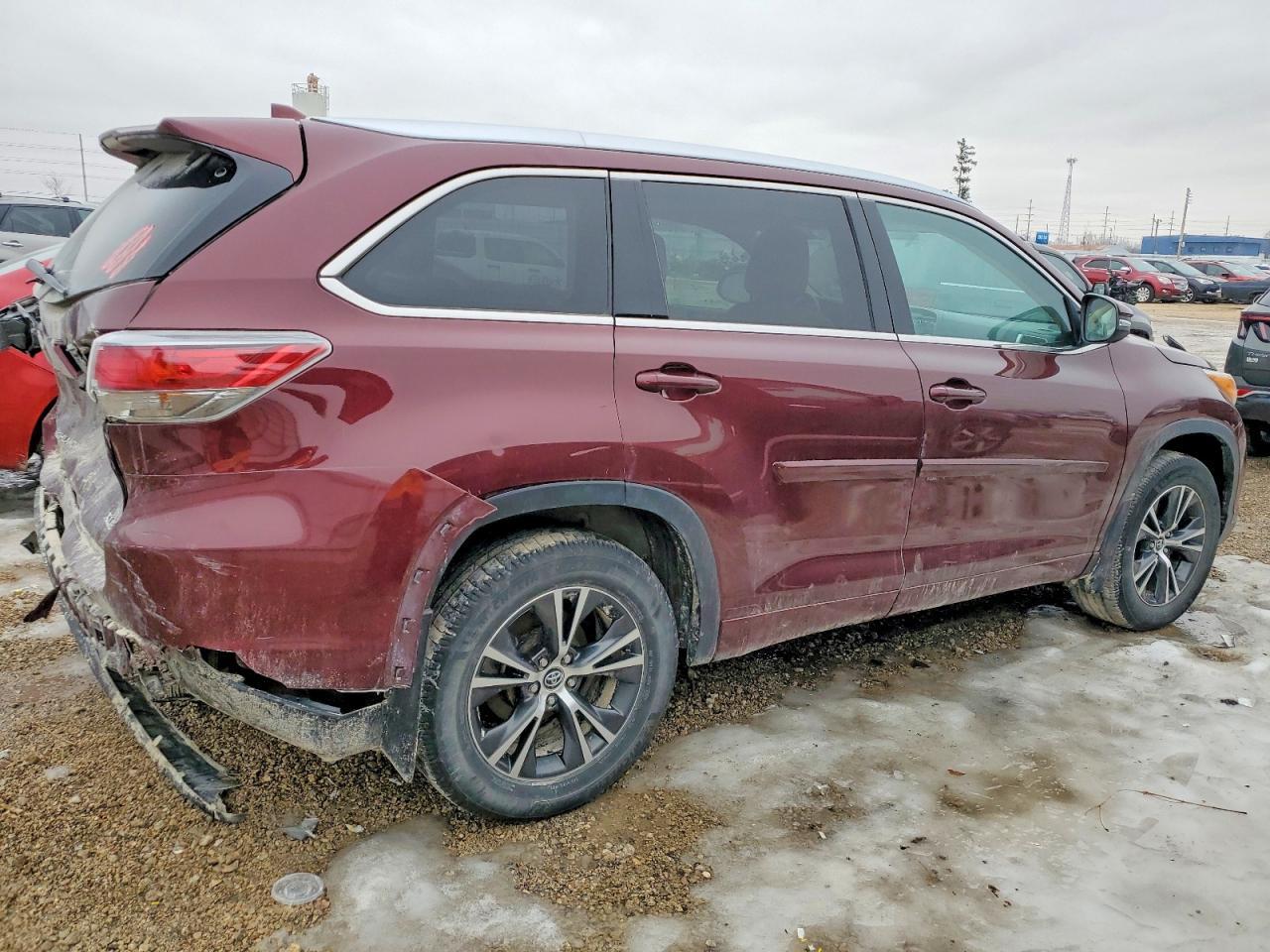 2016 TOYOTA HIGHLANDER XLE photo 3