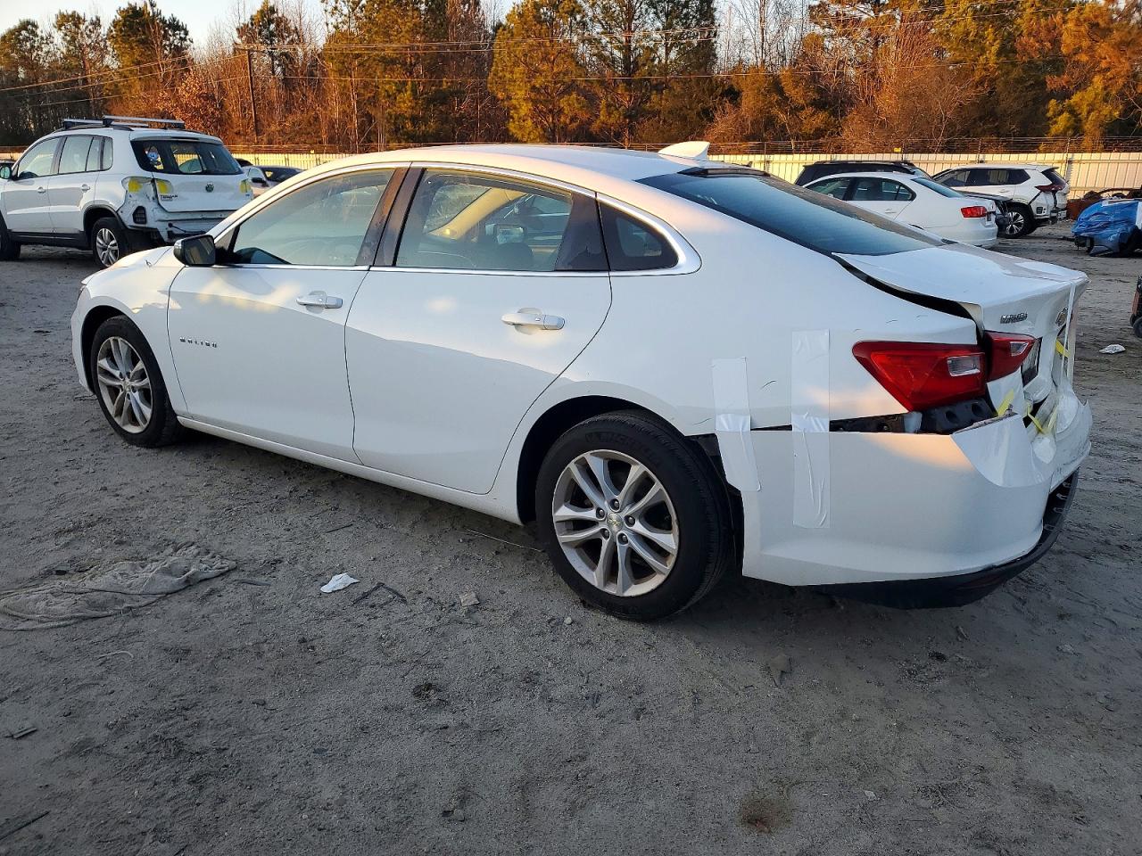 2018 CHEVROLET MALIBU LT photo 3