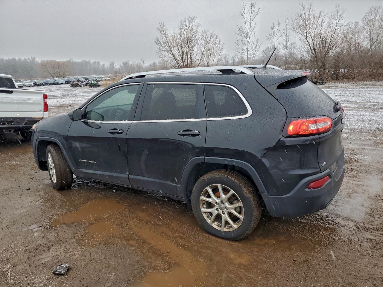 2016 JEEP CHEROKEE LATITUDE photo 2