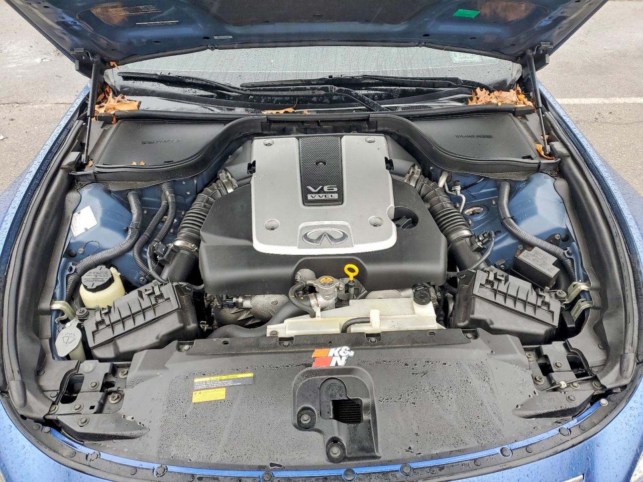 2010 INFINITI G37 photo 11