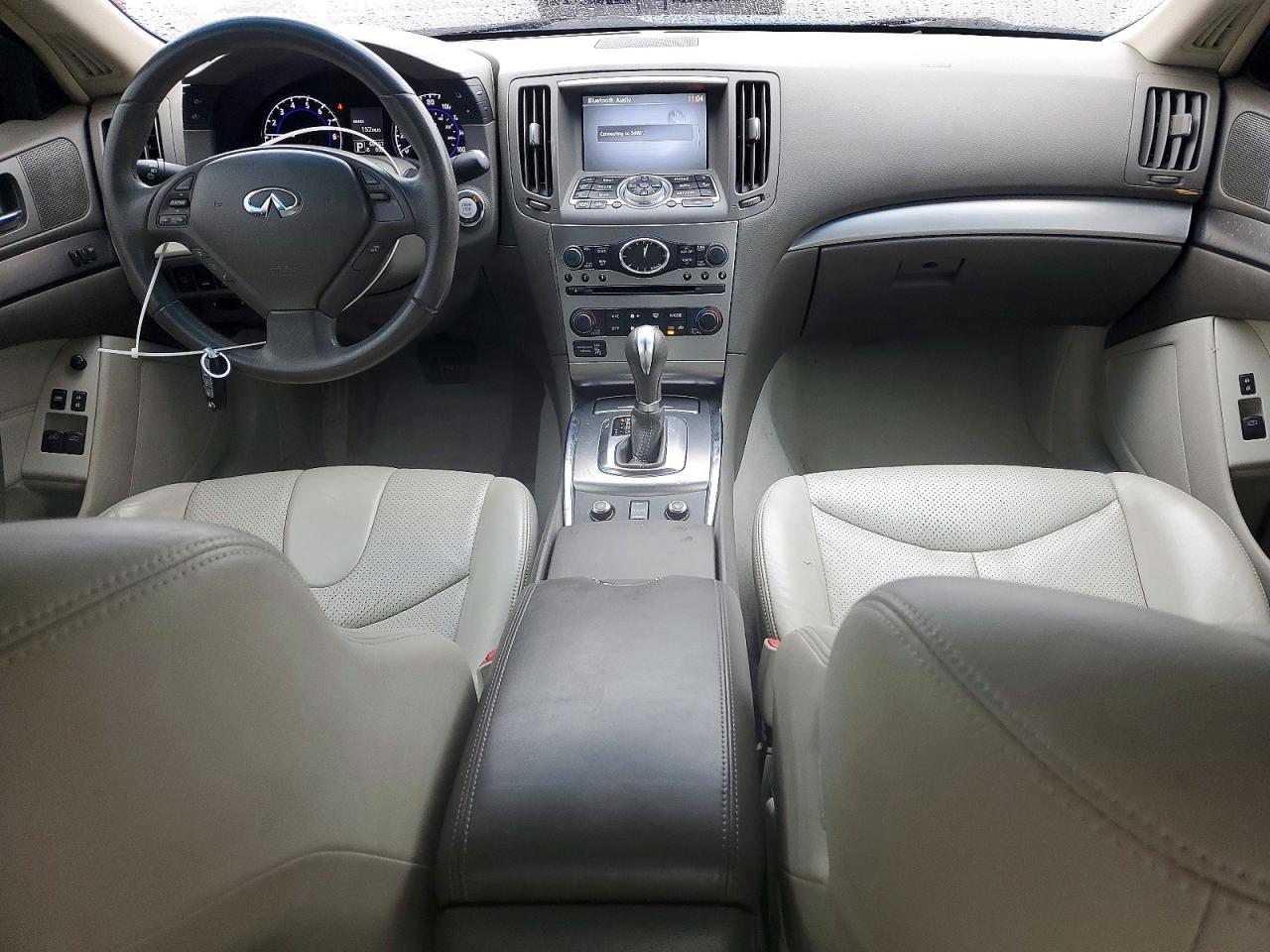2010 INFINITI G37 photo 8