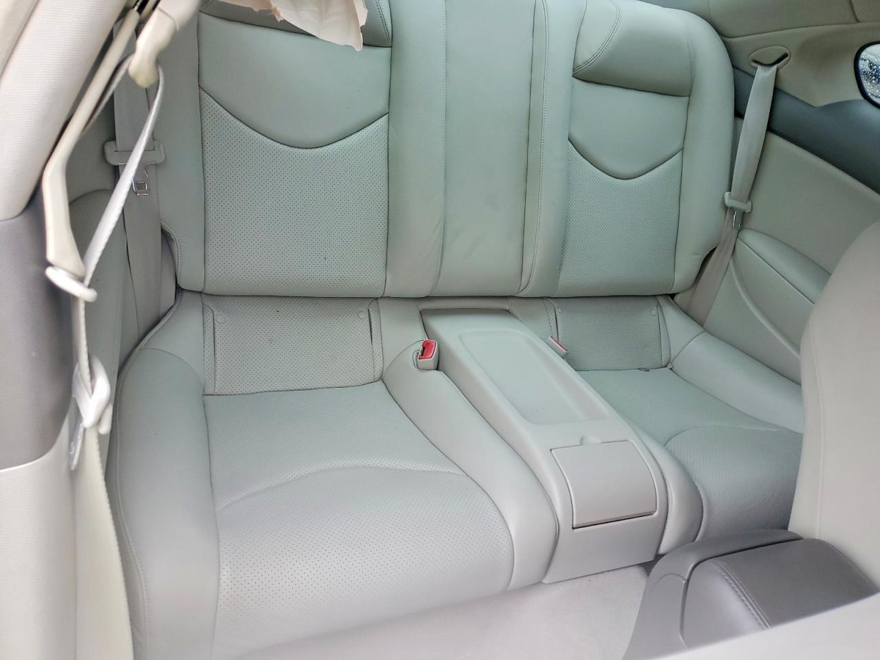 2010 INFINITI G37 photo 10