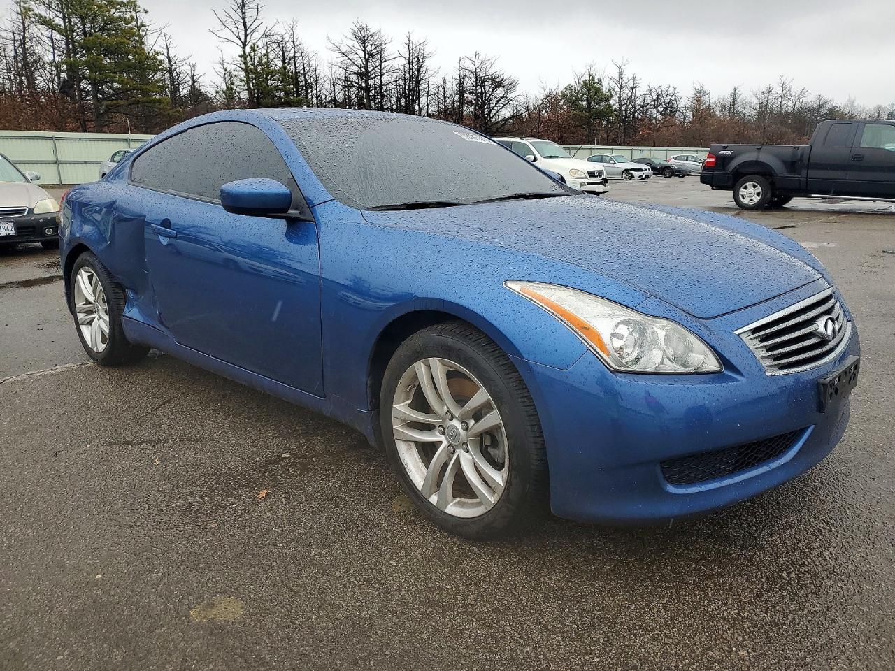 2010 INFINITI G37 photo 4