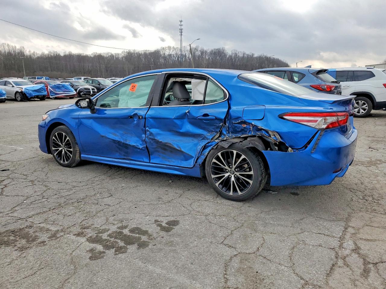 2018 TOYOTA CAMRY L photo 2