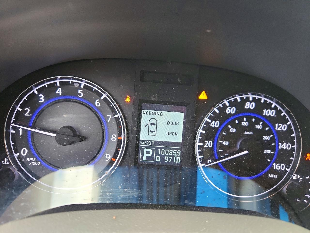 2010 INFINITI G37 BASE photo 9