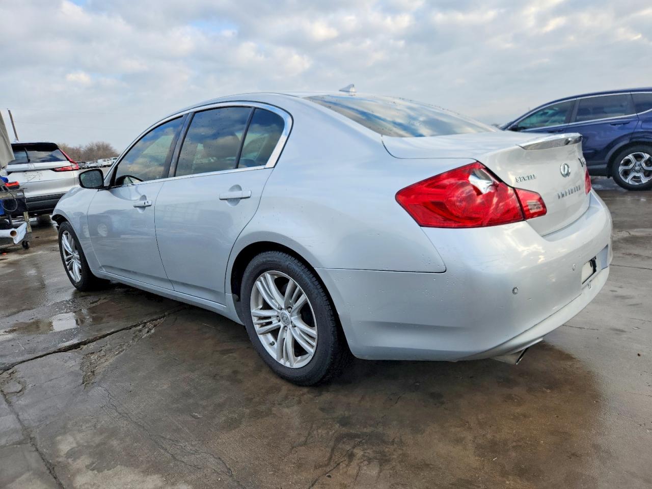 2010 INFINITI G37 BASE photo 2
