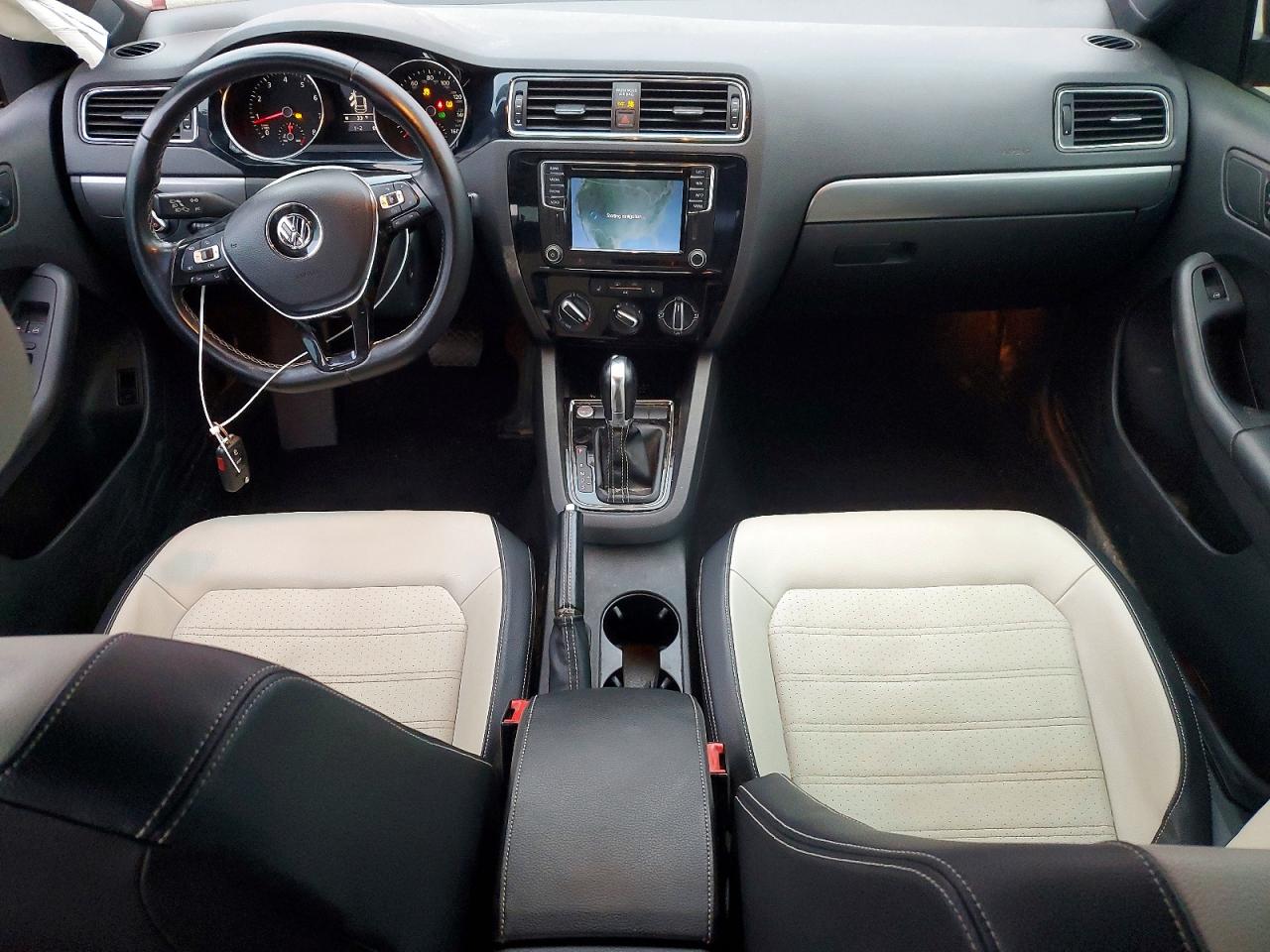 2016 VOLKSWAGEN JETTA SPORT photo 8