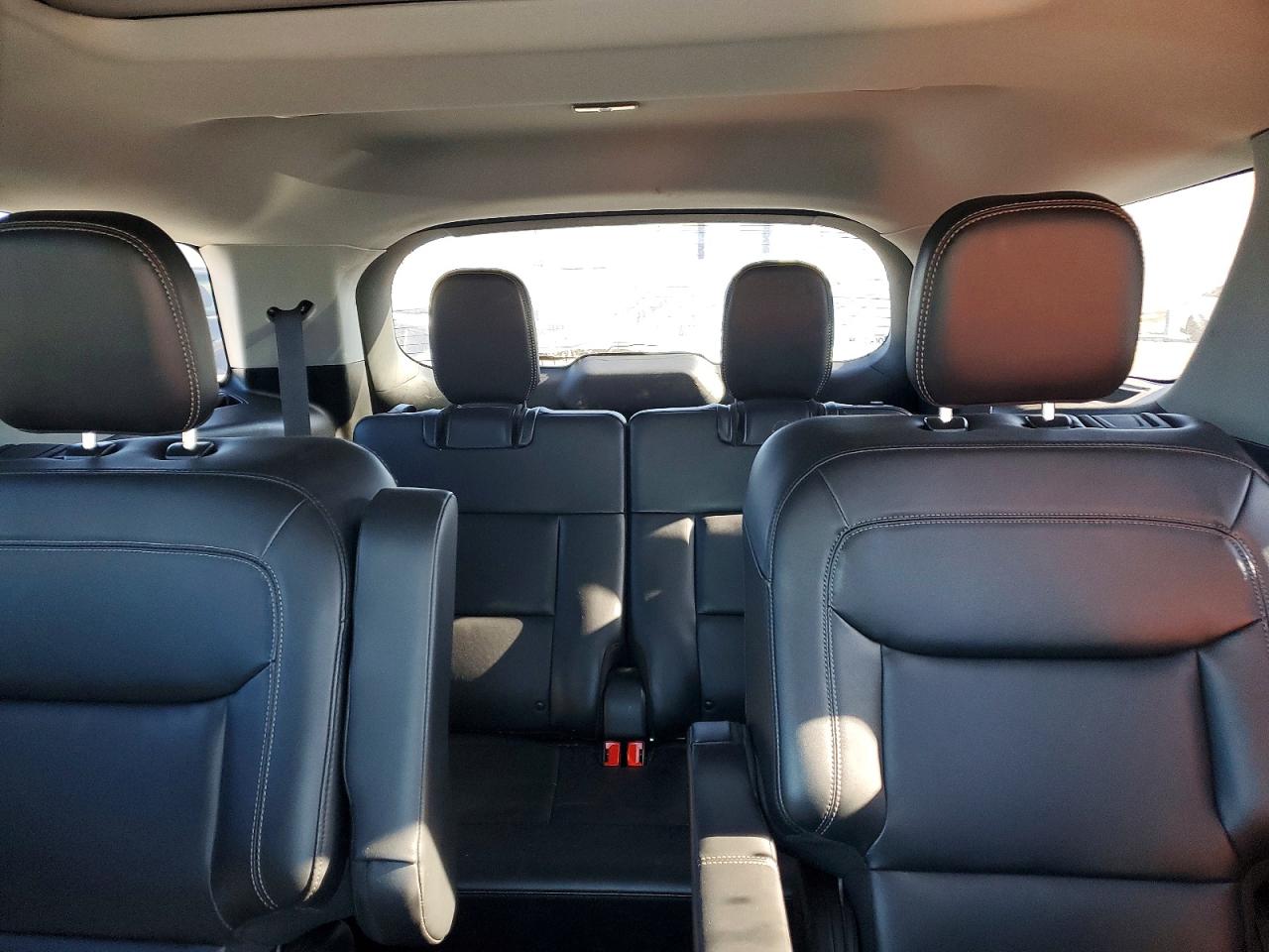 2023 FORD EXPLORER XLT photo 10