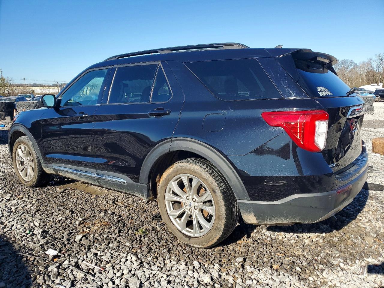 2023 FORD EXPLORER XLT photo 2