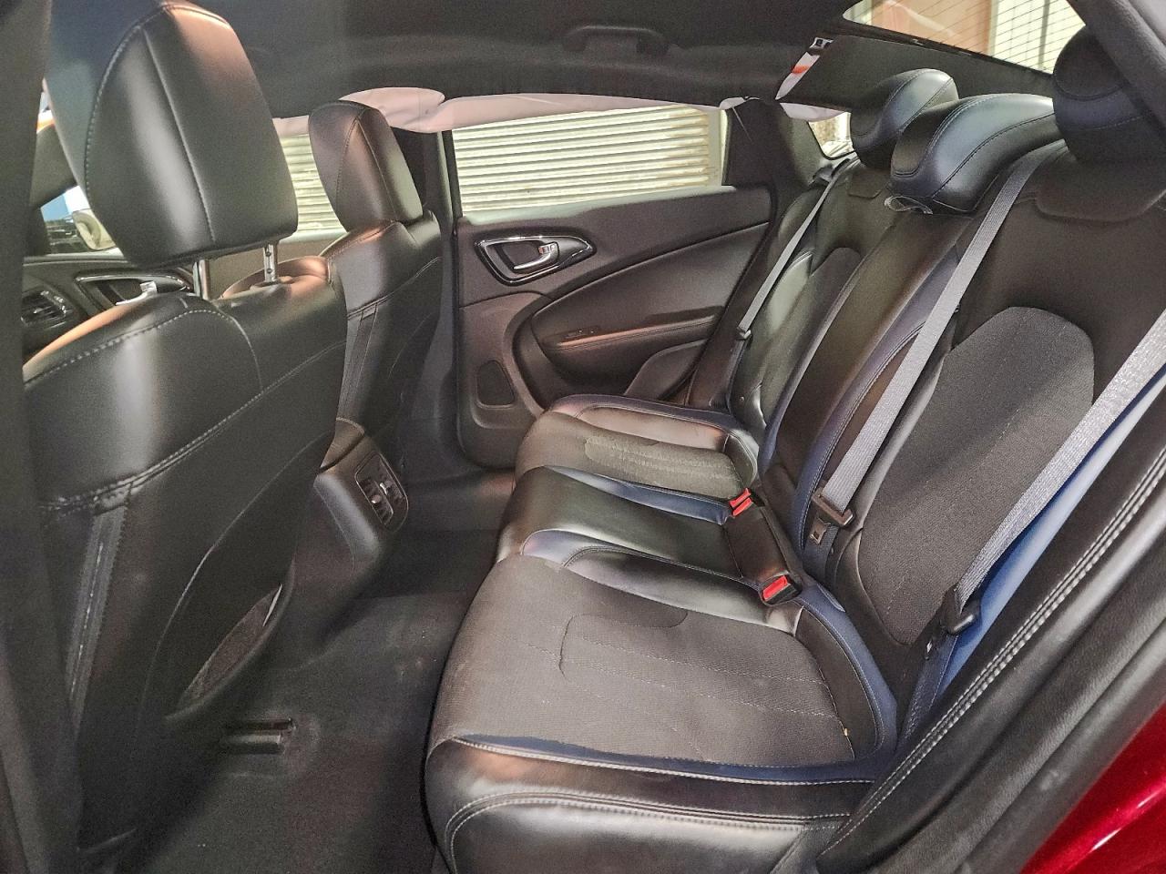 2016 CHRYSLER 200 S photo 10