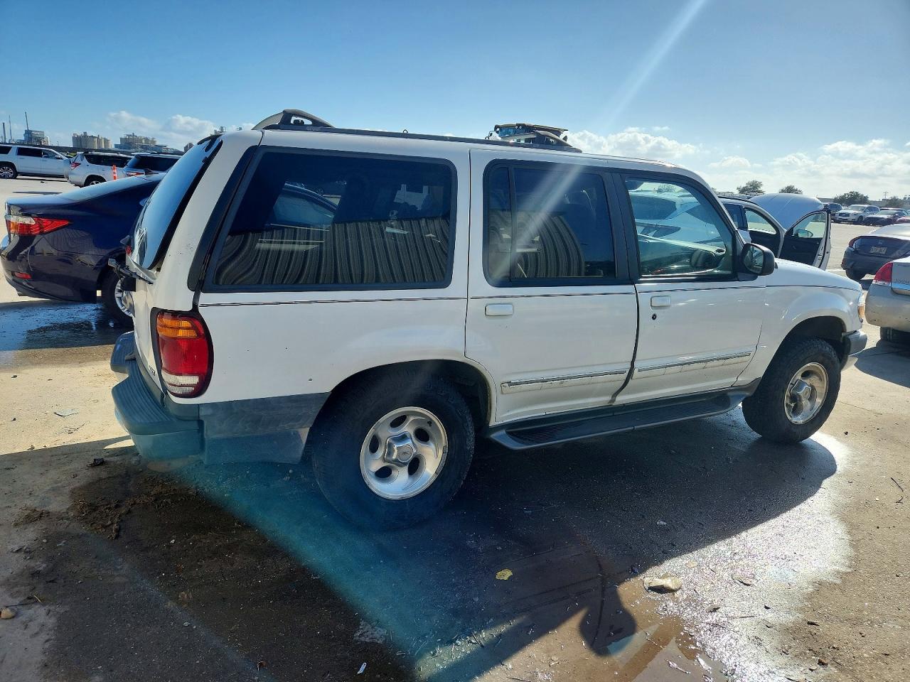 2000 FORD EXPLORER XLT photo 3