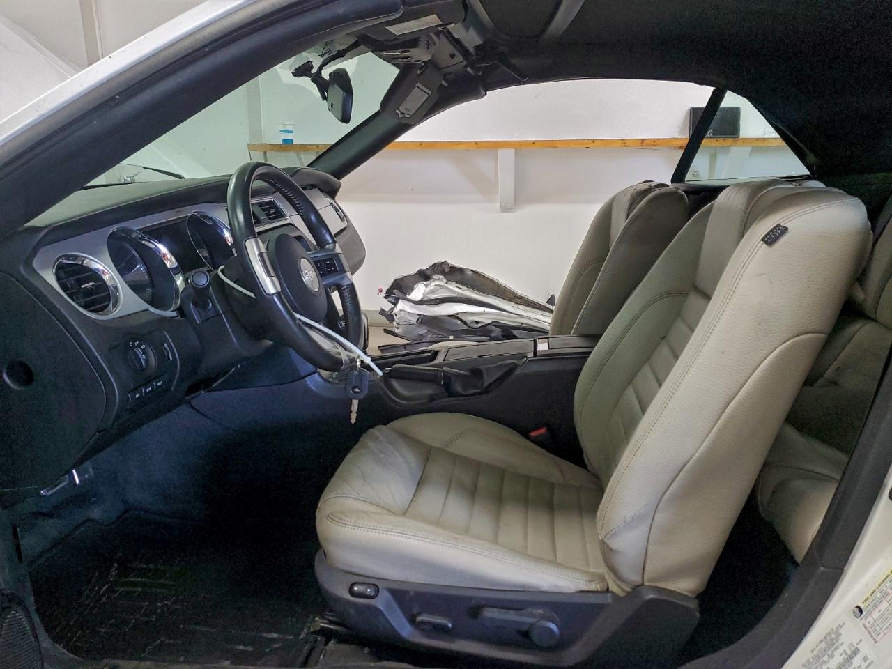2012 FORD MUSTANG photo 7