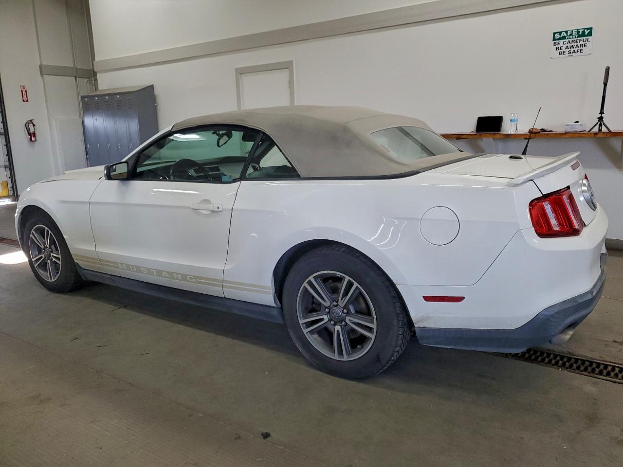 2012 FORD MUSTANG photo 2