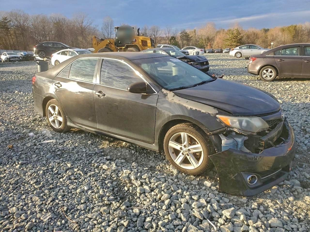 2013 TOYOTA CAMRY L photo 4