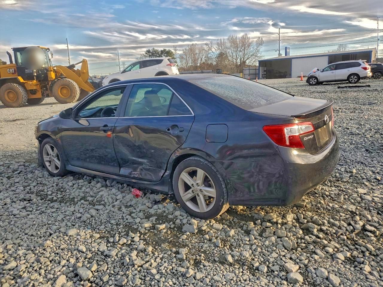 2013 TOYOTA CAMRY L photo 2