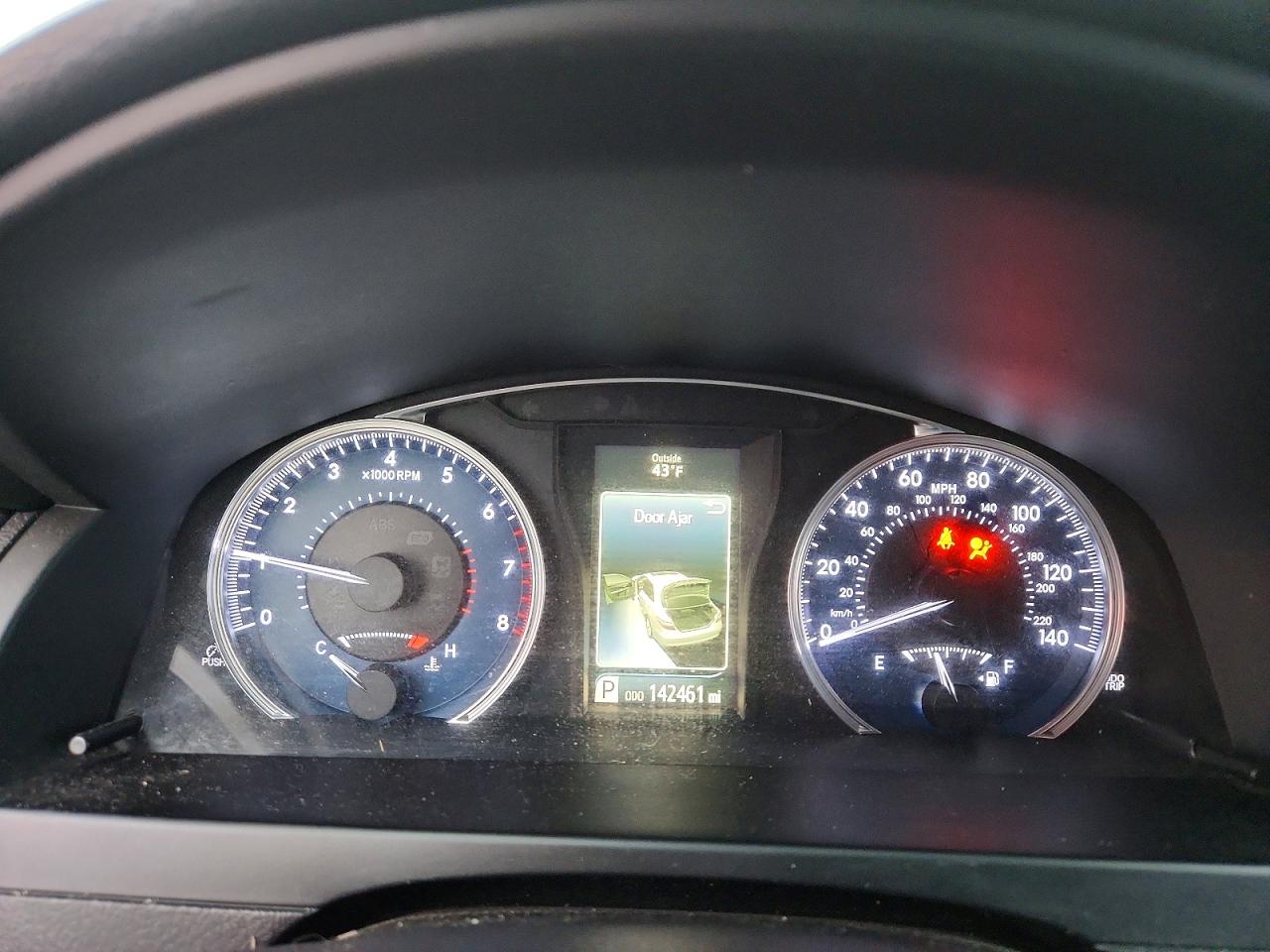 2016 TOYOTA CAMRY LE photo 9