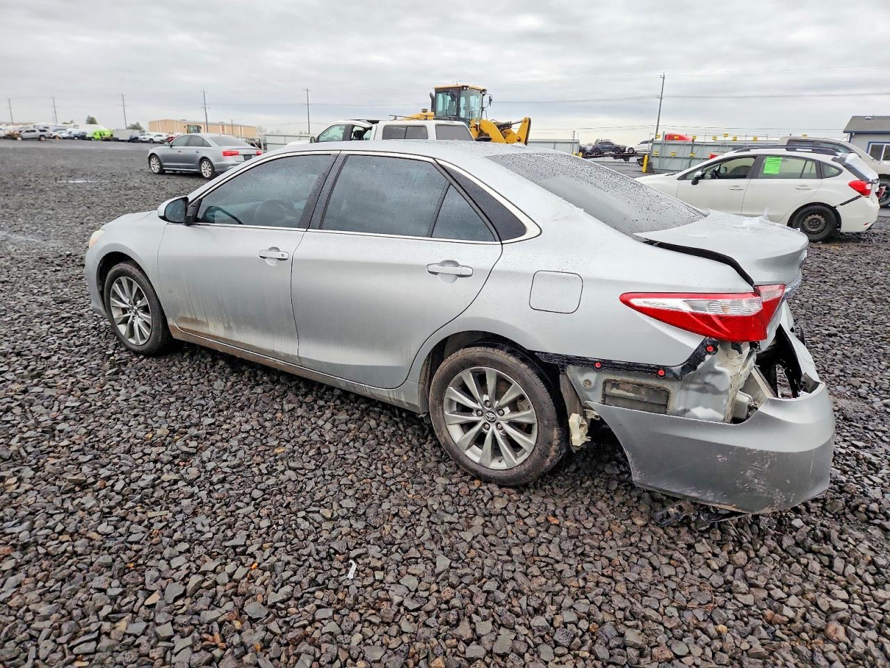 2016 TOYOTA CAMRY LE photo 2