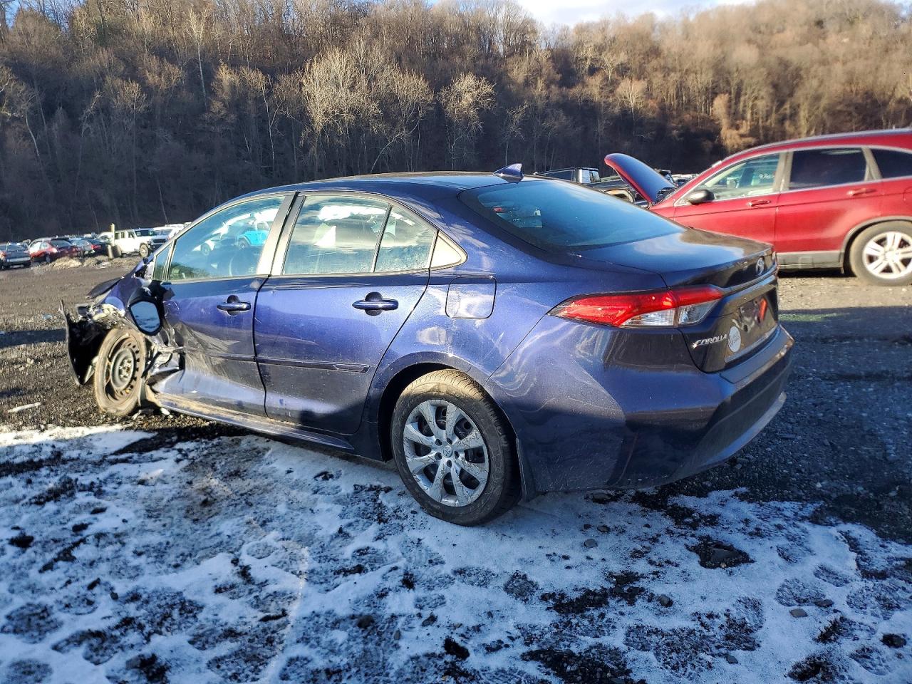 2020 TOYOTA COROLLA LE photo 2