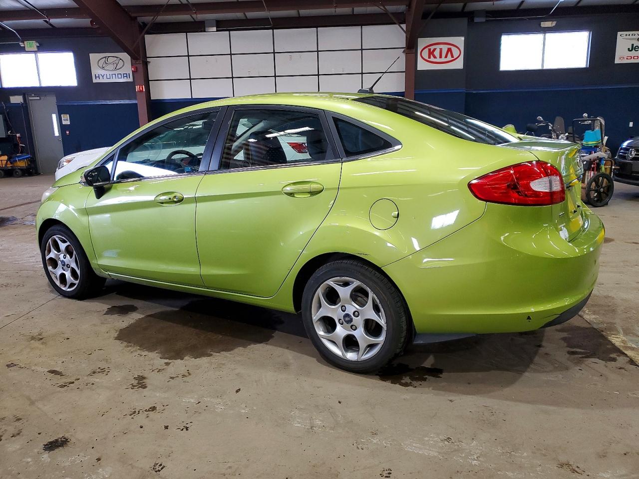 2011 FORD FIESTA SEL photo 2