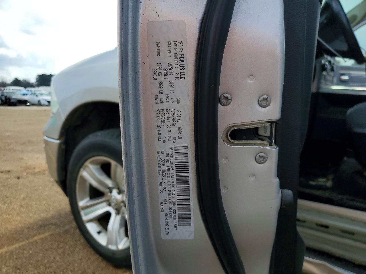 2016 RAM 1500 SLT photo 13